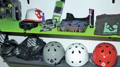 OPREMA 
Trgovinica s poudarkom na opremi za rolerje in BMX-e, ki je drugje ni mogoče dobiti.
