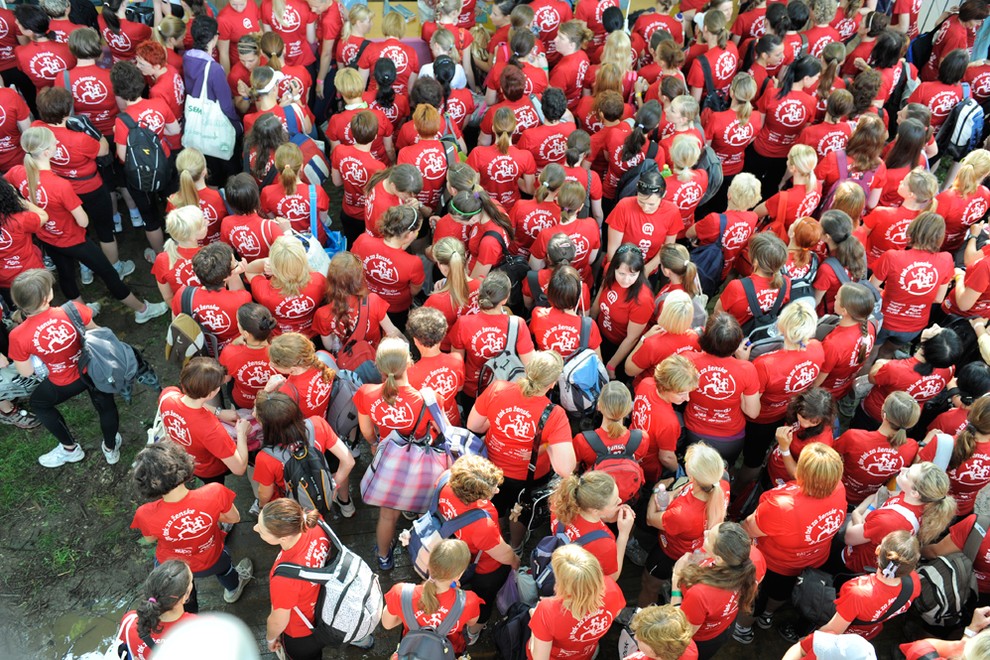 Na 6. dm teku teklo rekordnih 8.500 žensk