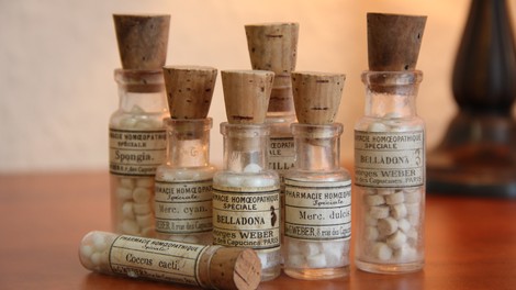 Homeopatija je enako učinkovita kot placebo