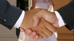 Monogamija: Dogovor moških ali pogruntavščina alfa žensk?