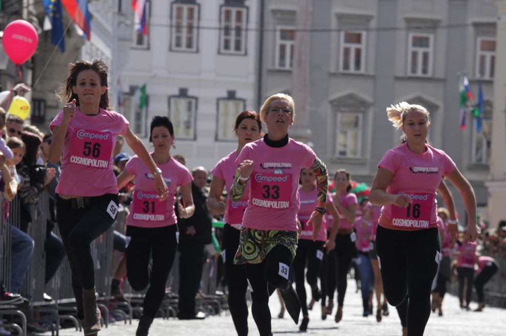 Cosmopolitanov tek v petkah v središču Ljubljane. (foto: Aleš Pavletič)