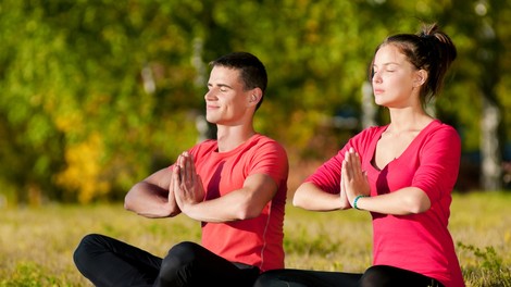 Pridruži se brezplačni meditaciji v parku Tivoli
