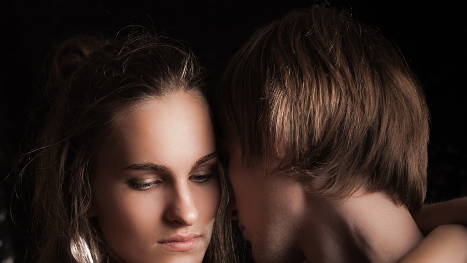 Zakaj se lepa dekleta zaljubljajo v barabe in zakaj se dobrih fantov (in deklet) drži smola? (foto: shutterstock)