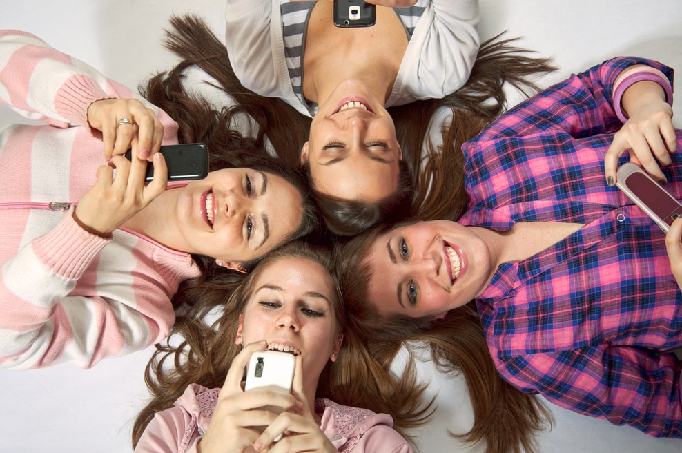 Na dan varne rabe interneta tudi o mobilnih napravah (foto: shutterstock)