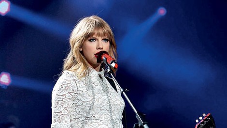 Taylor Swift: Rdeča modna nit