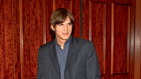 Ashton Kutcher je dostojno nadomestil Sheena
