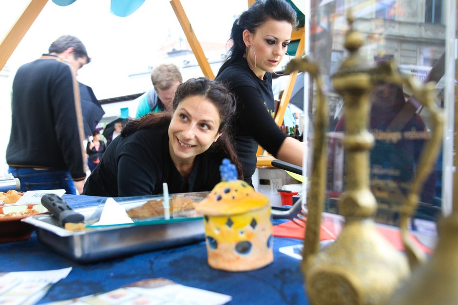 Foto utrinki s prve Odprte kuhne na Pogačarjevem trgu (foto: Goran Antley)