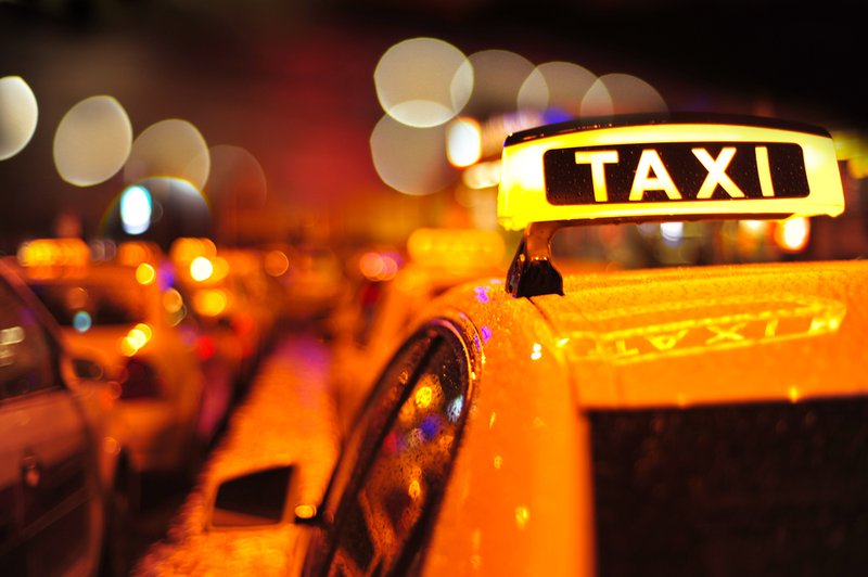 Aftertaxi kuponi za brezplačen varen prihod iz zabave domov (foto: shutterstock)