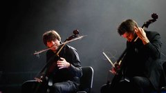 Foto utrinki s 2Cellos evforije na Kongresnem trgu