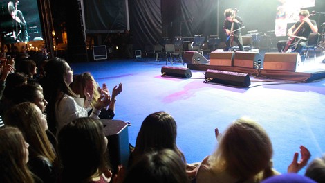 Foto utrinki s 2Cellos evforije na Kongresnem trgu