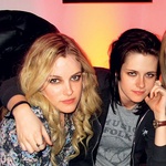 Leta 2010 je Riley 
v filmu The Runaways 
delala družbo nekdanji 
Robertovi punci 
Kristen Stewart. (foto: Profimedia, Shutterstock)