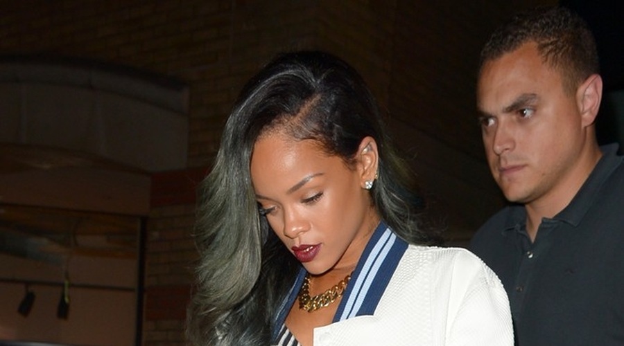 Rihanna v belem (foto: profimedia)
