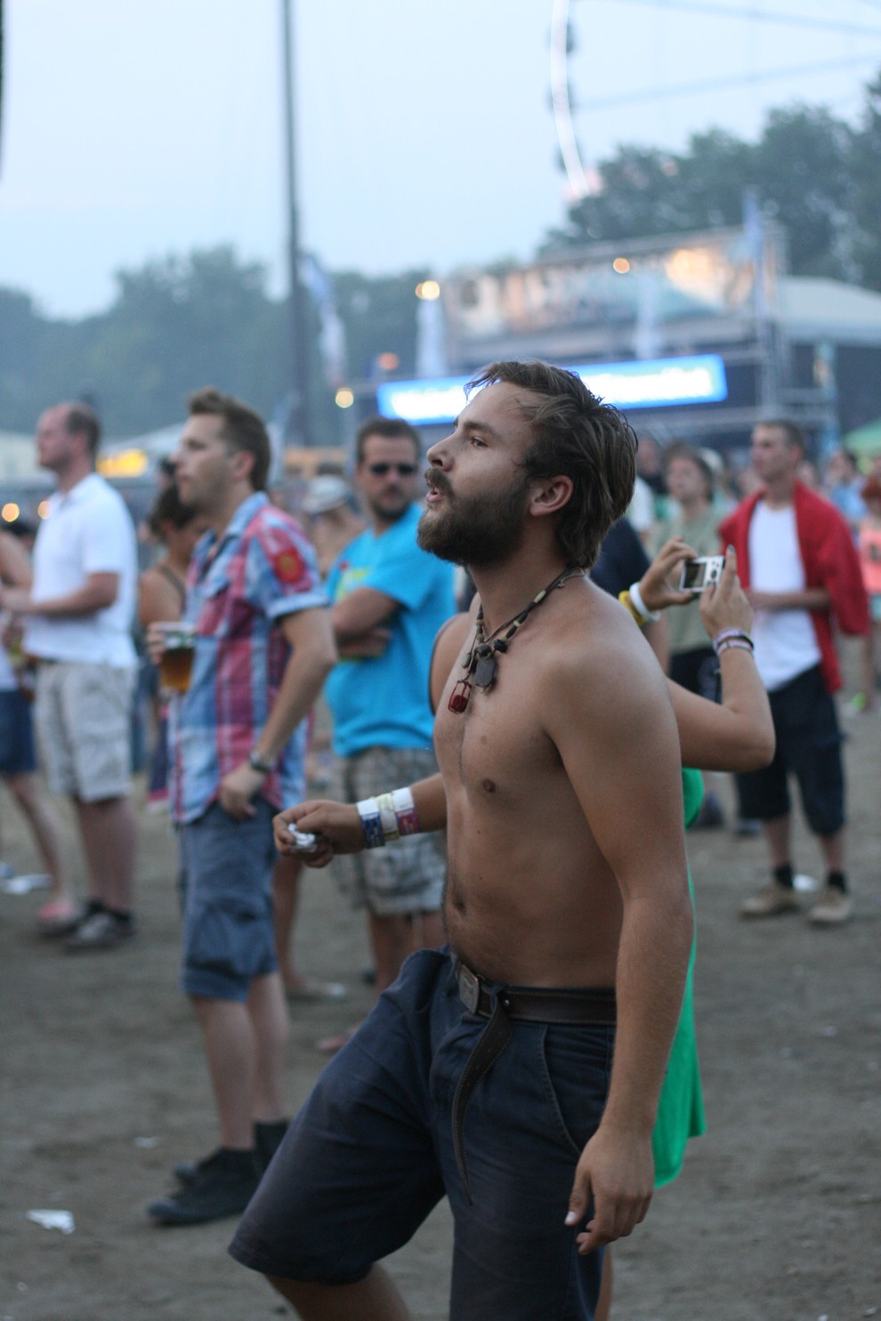 Tipčki zgoraj brez na Sziget festivalu