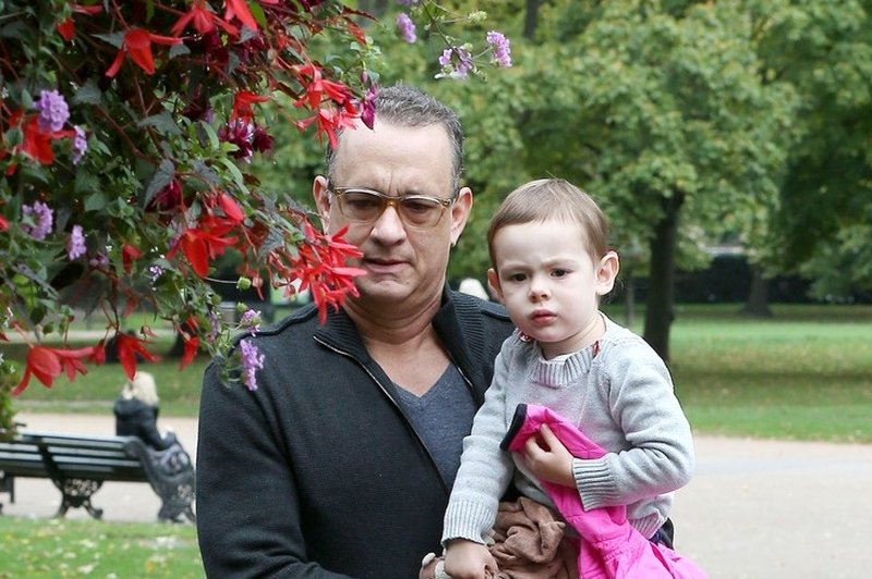 Tom Hanks s svojo vnukinjo. (foto: profimedia)
