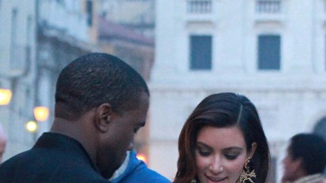 Kim Kardashian in Kanye West sta se zaročila sredi stadiona