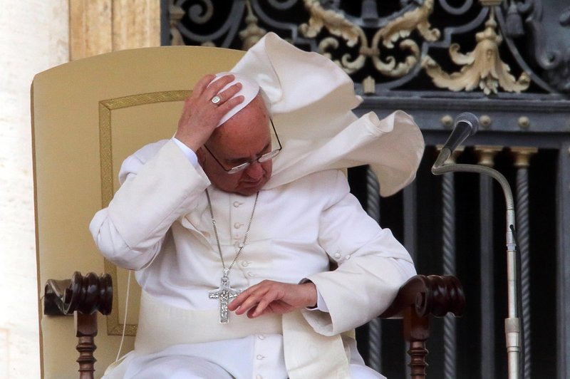 Bo trenutno nadvse priljubljenemu papežu uspela prevetritev cerkve? (foto: profimedia)