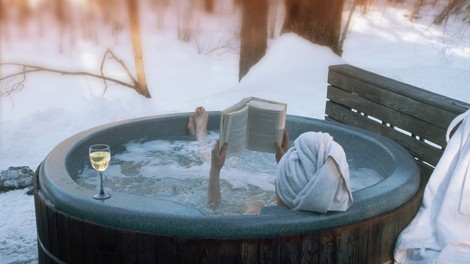 Popoln scenarij: zunaj sneg, v rokah pa še vroče branje!