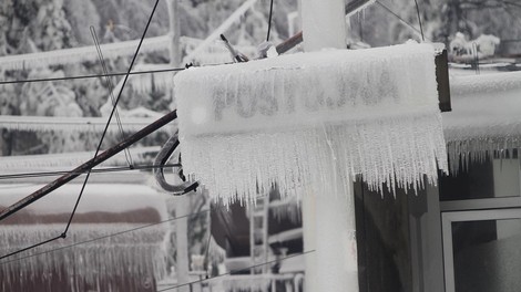 Fotografije: Postojna, ujeta v žled!