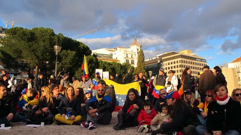 Z madridskih ulic v podporo protestnikom v Venezueli