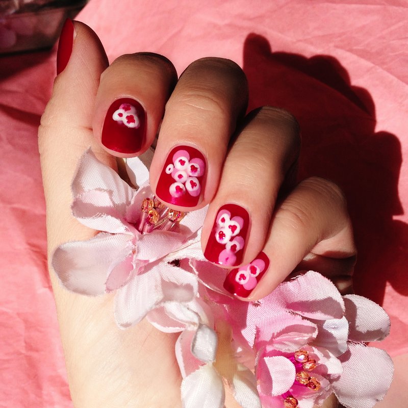 Lepotni trend - manikira s češnjevimi cvetovi (foto: Nika Veger)