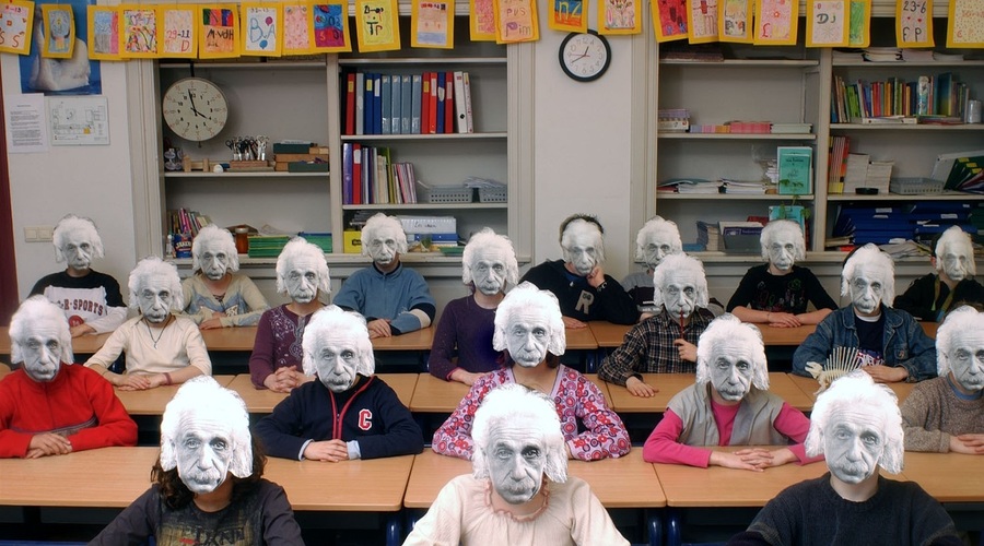 Otroci v današnji družbi, ki vse stavi na inteligenco. (foto: profimedia)