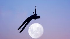 Umetnik, ki ga nosi luna, pa tudi on njo!