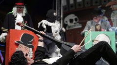 Spektakel v amfiteatru Škofjeloškega gradu s 2Cellos
