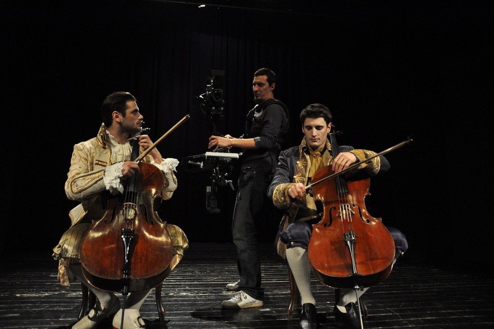 Andrea Bocelli in 2Cellos napovedujejo glasbeno senzacijo