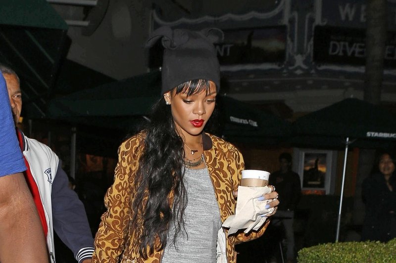 Rihanna obvlada ulični stil (foto: profimedia)