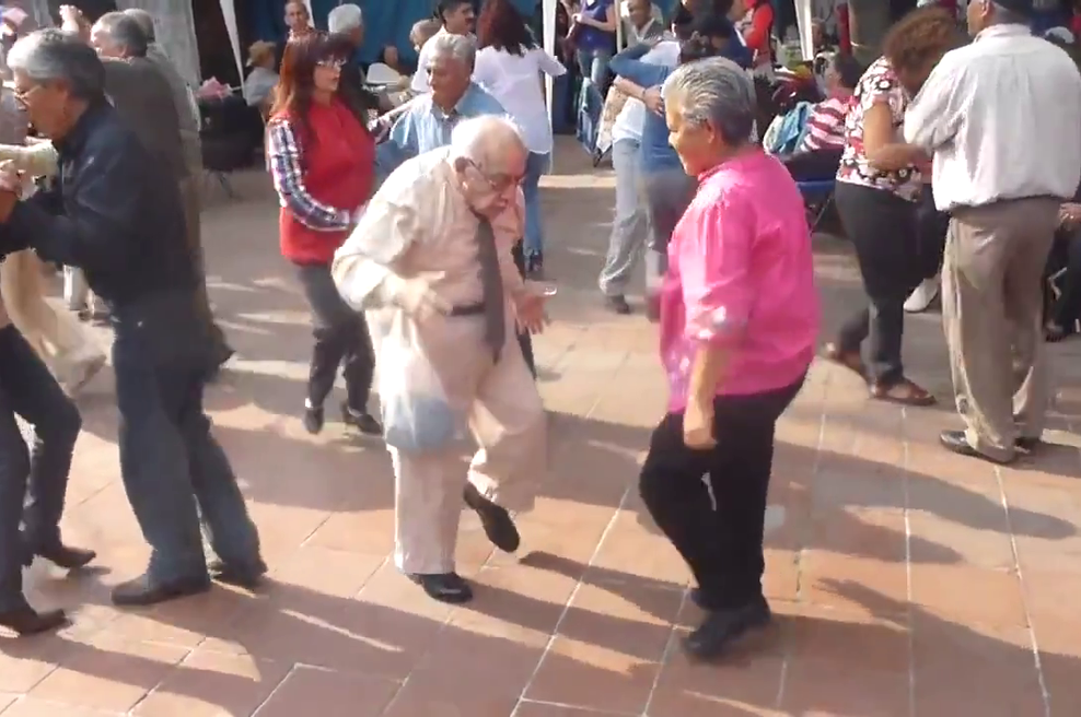 Sto let, sto plesnih korakov! (foto: YouTube)