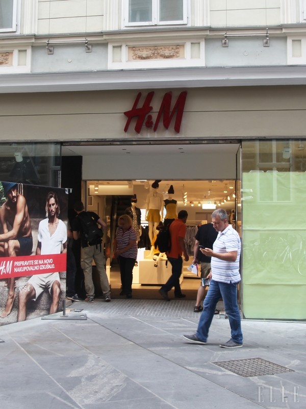 ... švedski modni gigant H&M, ki je letos na svoj bančni račun pospravil kar neverjetnih 5,5 milijarde evrov, kar je …