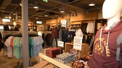 Na Čopovi v Ljubljani vrata odprla prenovljena H&M trgovina