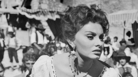 Vsi so čisto navdušeni nad nostalgičnim modnim trendom, ki se imenuje "nonna" moda: oponaša videz italijanskih babic, ki ni niti malo "nonast"