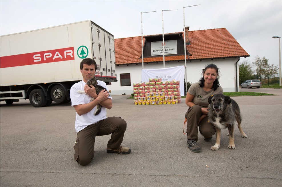 SPAR Slovenija zavetiščem za živali podaril 10.000 dnevnih obrokov (foto: Spar)