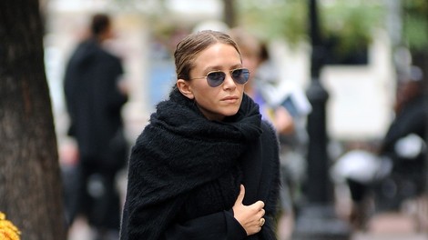 Mary-Kate Olsen se je zavila v črnino