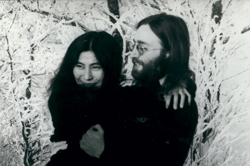 Ko je Marka njegova draga 
nazadnje obiskala v zaporu, sta skupaj
molila za danes 81-letno vdovo Yoko Ono.  (foto: Profimedia)