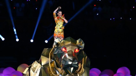 VIDEO: Oglej si nepozabni nastop Katy Perry na Super Bowlu 2015!