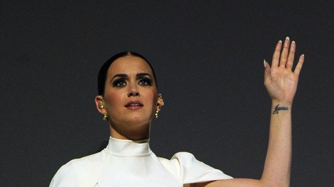 Katy Perry na grammyjih v kopiji poročne obleke Solange Knowles