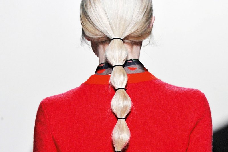 Najbolj trendi ta hip: spni lase v pletene mehurčke (foto: Profimedia)