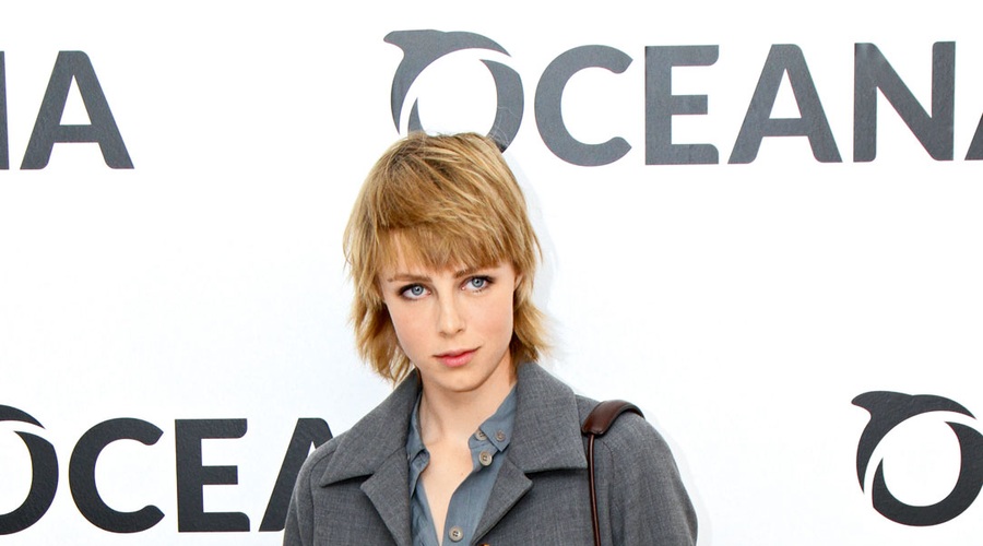 Modni ulov: Edie Campbell nonšalantno po stilski meji (foto: Profimedia)