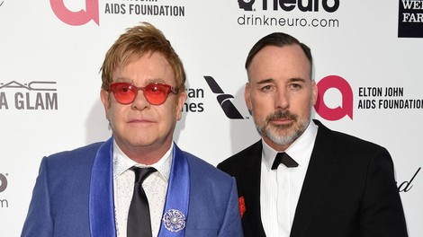 Razkrito, zakaj se je Elton John pred leti hudo sprl z mamo