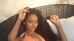FOTO: Seksi novo dekle Justina Bieberja