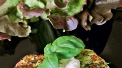 6. Bučkine pogačice. Te pogačice se bodo obnesle tudi pri tistih jedcih, ki niso navdušeni nad zelenjavo. RECEPT: http://www.lisa.si/recepti/buckine-pogacice/