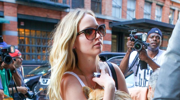 Jennifer Lawrence se je znašla sredi ljubezenske zmešnjave (foto: Profimedia)