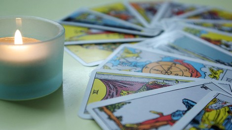 Nauči se brati karte Tarot in postani sama svoja vedeževalka