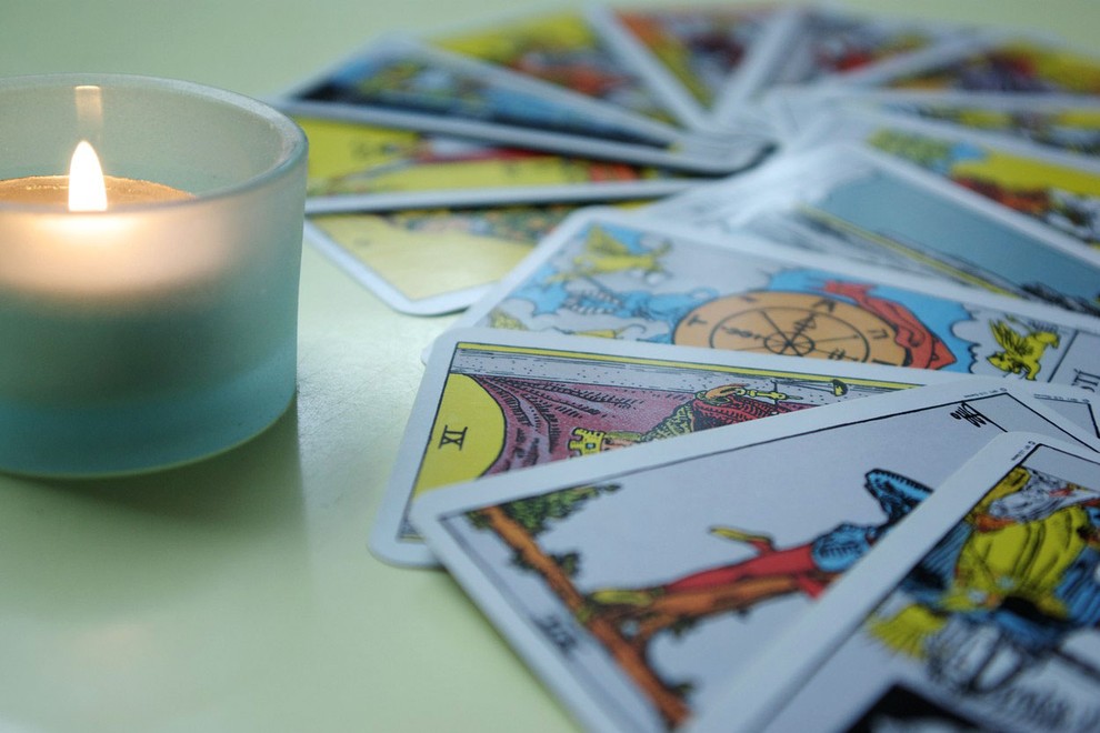 Nauči se brati karte Tarot in postani sama svoja vedeževalka