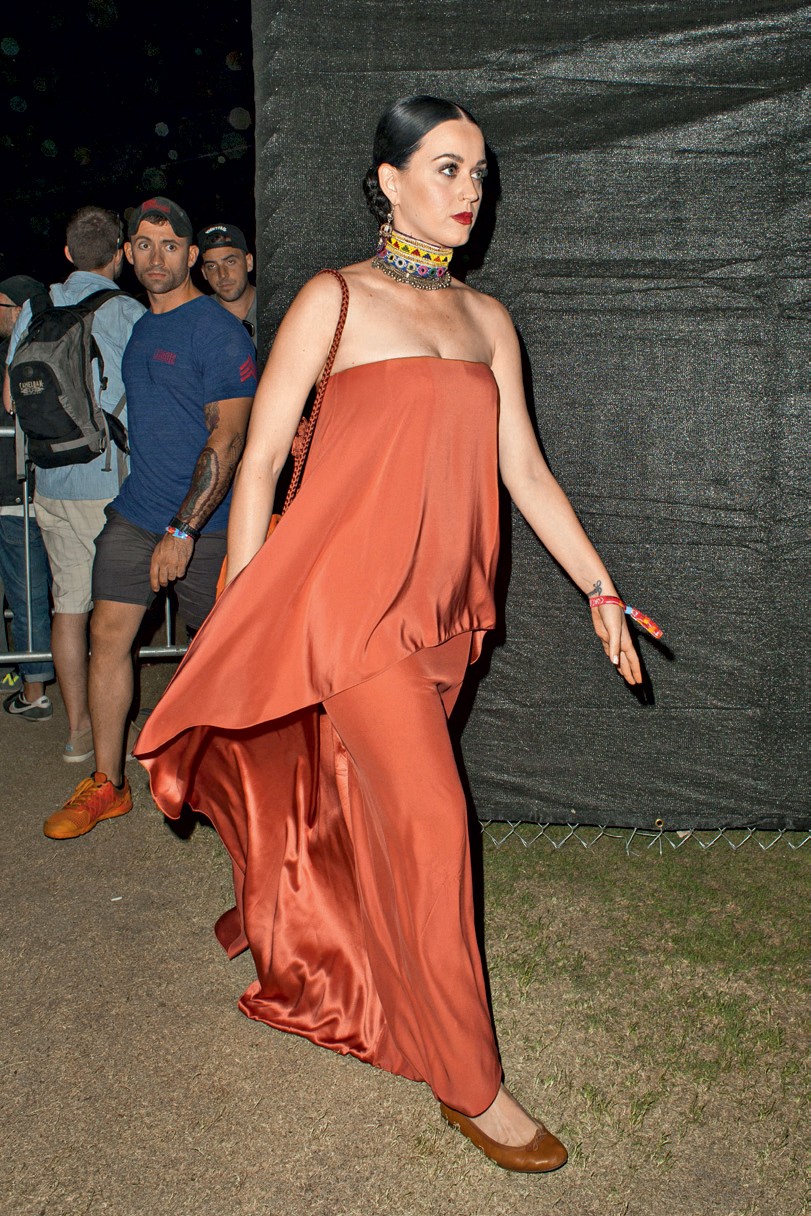 Katy Perry vedno preseneča, saj je prava modna kameleonka. Tokrat nas nemudoma popelje do Studia 54 in spomni na zlate …