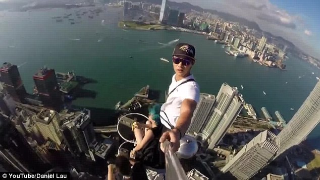 Selfie stick je pogost pripomoček v nevarnih situacijah in ...