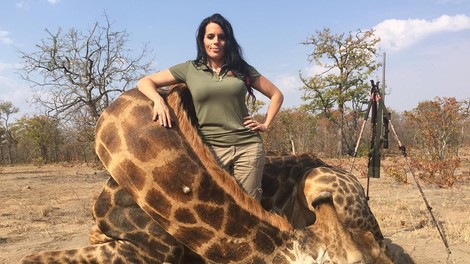 Američanka ubija čudovite divje živali in objavlja trofeje na spletu!