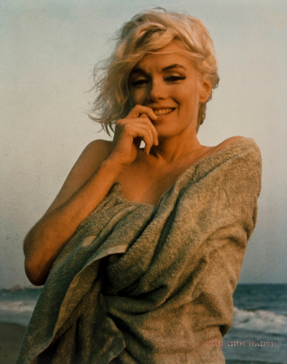 Hodges trdi, da so mu naročili ubiti Marilyn Monroe, ker naj bi spala tako s Kennedyjem kot s Fidelom Castrom. …